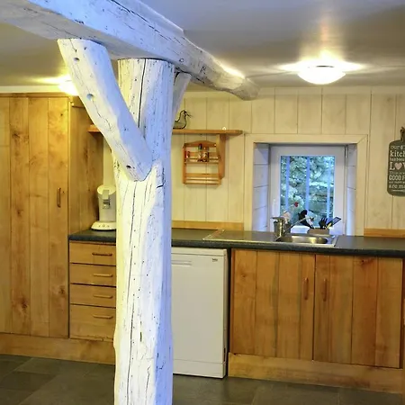 Vintage Farmhouse In With Roofed Garden بيت للعطل دربي