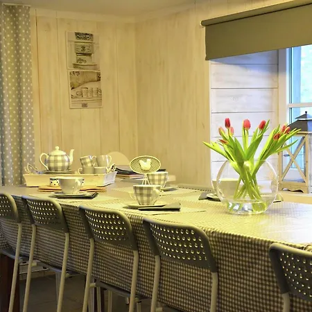 Vintage Farmhouse In With Roofed Garden بيت للعطل دربي